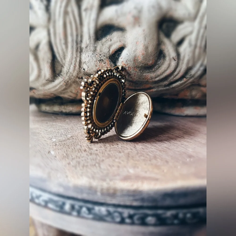 Vintage 1960s Avon Cameo Brooch Locket Gold Tone & Resin